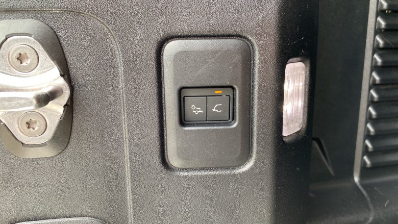 Land Rover Defender 90 Diesel 3.0 D250 Hard Top Auto